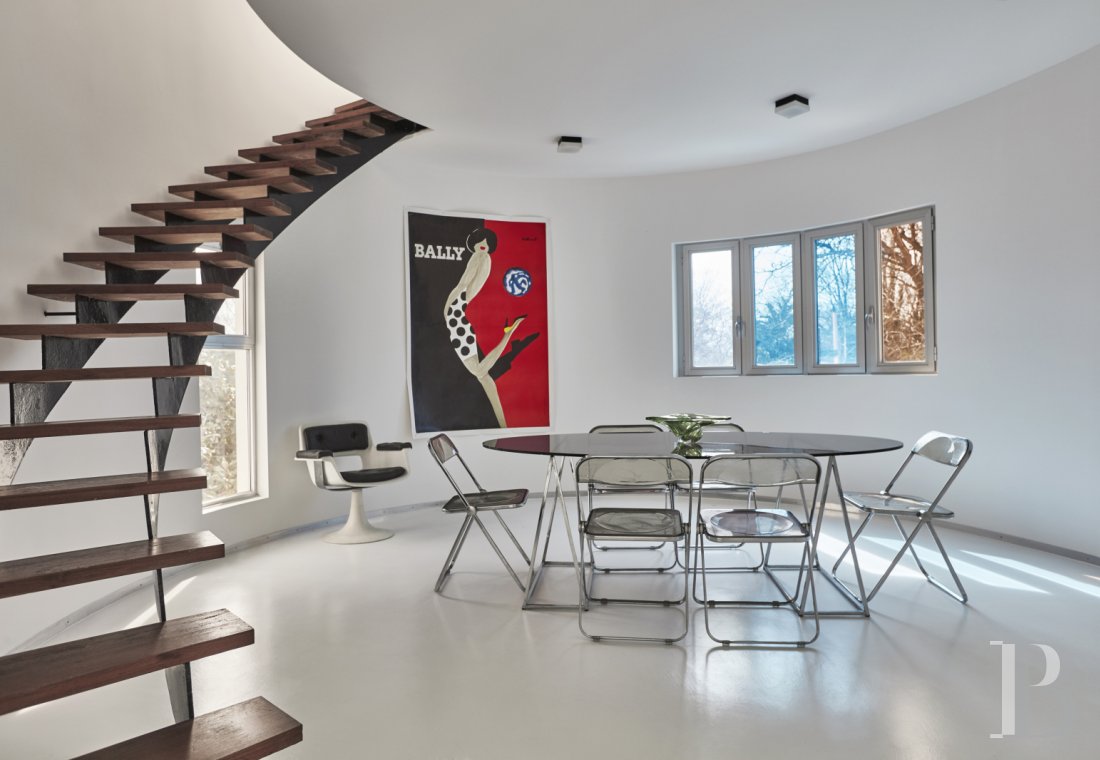 An architect-designed villa built in the 1970s near Arles, in Bouches-du-Rhône - photo  n°13